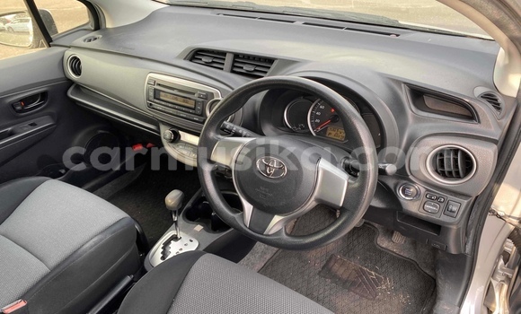 Acheter Occasion Voiture Toyota Vitz Gris à Beitbridge, Matabeleland South Acheter Occasion Voiture Toyota Vitz Gris à Beitbridge, Matabeleland South