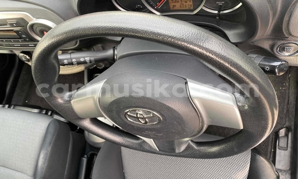 Acheter Occasion Voiture Toyota Vitz Gris à Beitbridge, Matabeleland South Acheter Occasion Voiture Toyota Vitz Gris à Beitbridge, Matabeleland South