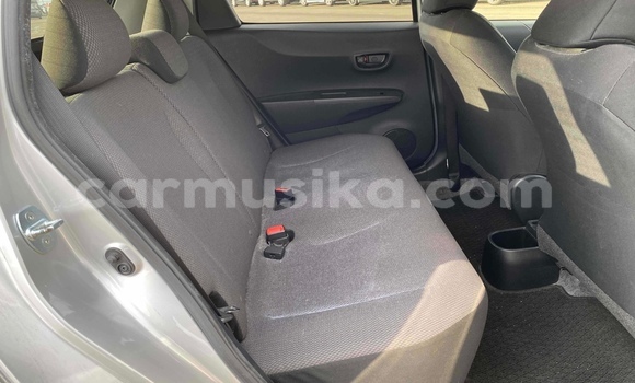 Acheter Occasion Voiture Toyota Vitz Gris à Beitbridge, Matabeleland South Acheter Occasion Voiture Toyota Vitz Gris à Beitbridge, Matabeleland South