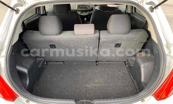 Acheter Occasion Voiture Toyota Vitz Gris à Beitbridge, Matabeleland South Acheter Occasion Voiture Toyota Vitz Gris à Beitbridge, Matabeleland South