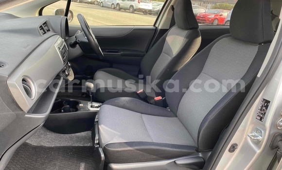 Acheter Occasion Voiture Toyota Vitz Gris à Beitbridge, Matabeleland South Acheter Occasion Voiture Toyota Vitz Gris à Beitbridge, Matabeleland South