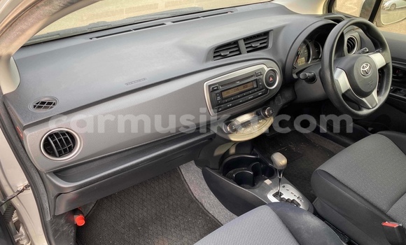 Acheter Occasion Voiture Toyota Vitz Gris à Beitbridge, Matabeleland South Acheter Occasion Voiture Toyota Vitz Gris à Beitbridge, Matabeleland South
