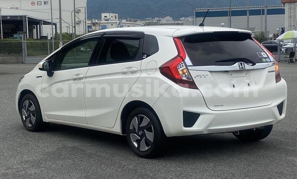 Acheter Occasion Voiture Honda Fit Blanc à Beitbridge, Matabeleland South Acheter Occasion Voiture Honda Fit Blanc à Beitbridge, Matabeleland South