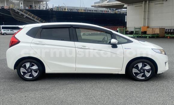 Acheter Occasion Voiture Honda Fit Blanc à Beitbridge, Matabeleland South Acheter Occasion Voiture Honda Fit Blanc à Beitbridge, Matabeleland South