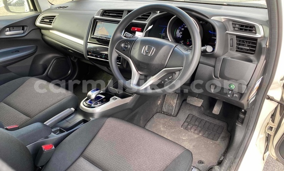 Acheter Occasion Voiture Honda Fit Blanc à Beitbridge, Matabeleland South Acheter Occasion Voiture Honda Fit Blanc à Beitbridge, Matabeleland South