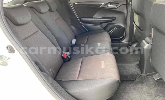 Acheter Occasion Voiture Honda Fit Blanc à Beitbridge, Matabeleland South Acheter Occasion Voiture Honda Fit Blanc à Beitbridge, Matabeleland South