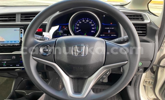 Acheter Occasion Voiture Honda Fit Blanc à Beitbridge, Matabeleland South Acheter Occasion Voiture Honda Fit Blanc à Beitbridge, Matabeleland South