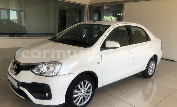 Buy Used Toyota Etios White Car in Beitbridge in Matabeleland South