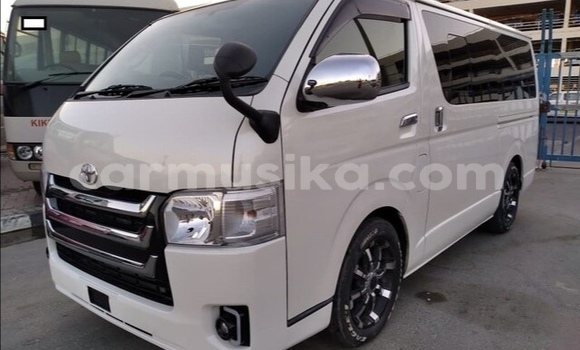 Nunua Ilio tumika Toyota Hiace Fedha Gari ndani ya Beitbridge nchini Matabeleland Kusini