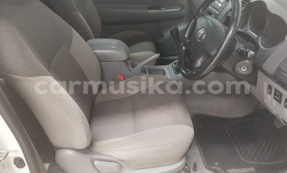 Acheter Occasion Voiture Toyota Hilux Blanc à Beitbridge, Matabeleland South Acheter Occasion Voiture Toyota Hilux Blanc à Beitbridge, Matabeleland South