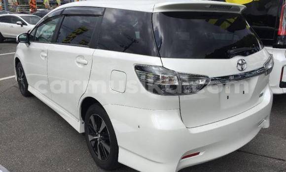 Buy Used Toyota Wish White Car in Beitbridge in Matabeleland South