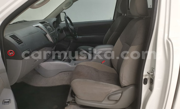 Acheter Occasion Voiture Toyota Hilux Blanc à Beitbridge, Matabeleland South Acheter Occasion Voiture Toyota Hilux Blanc à Beitbridge, Matabeleland South