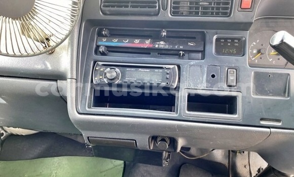 Nunua Ilio tumika Toyota Hiace Nyeupe Gari ndani ya Beitbridge nchini Matabeleland Kusini Nunua Ilio tumika Toyota Hiace Nyeupe Gari ndani ya Beitbridge nchini Matabeleland Kusini