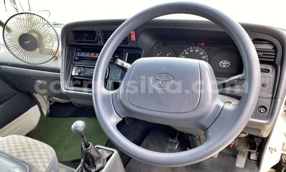 Nunua Ilio tumika Toyota Hiace Nyeupe Gari ndani ya Beitbridge nchini Matabeleland Kusini Nunua Ilio tumika Toyota Hiace Nyeupe Gari ndani ya Beitbridge nchini Matabeleland Kusini