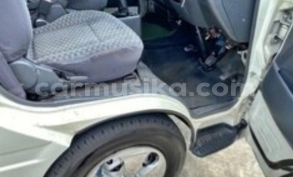 Nunua Ilio tumika Toyota Hiace Nyeupe Gari ndani ya Beitbridge nchini Matabeleland Kusini Nunua Ilio tumika Toyota Hiace Nyeupe Gari ndani ya Beitbridge nchini Matabeleland Kusini