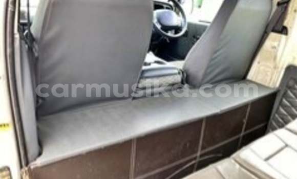 Nunua Ilio tumika Toyota Hiace Nyeupe Gari ndani ya Beitbridge nchini Matabeleland Kusini Nunua Ilio tumika Toyota Hiace Nyeupe Gari ndani ya Beitbridge nchini Matabeleland Kusini
