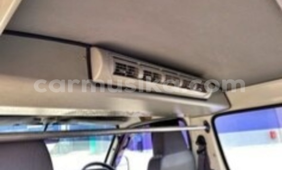 Nunua Ilio tumika Toyota Hiace Nyeupe Gari ndani ya Beitbridge nchini Matabeleland Kusini Nunua Ilio tumika Toyota Hiace Nyeupe Gari ndani ya Beitbridge nchini Matabeleland Kusini