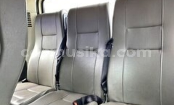 Nunua Ilio tumika Toyota Hiace Nyeupe Gari ndani ya Beitbridge nchini Matabeleland Kusini Nunua Ilio tumika Toyota Hiace Nyeupe Gari ndani ya Beitbridge nchini Matabeleland Kusini