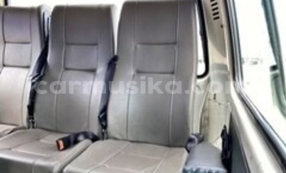 Nunua Ilio tumika Toyota Hiace Nyeupe Gari ndani ya Beitbridge nchini Matabeleland Kusini Nunua Ilio tumika Toyota Hiace Nyeupe Gari ndani ya Beitbridge nchini Matabeleland Kusini