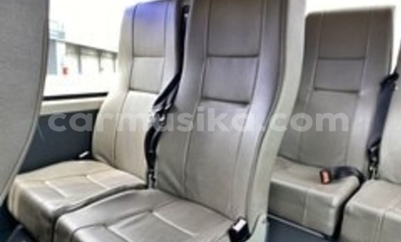 Nunua Ilio tumika Toyota Hiace Nyeupe Gari ndani ya Beitbridge nchini Matabeleland Kusini Nunua Ilio tumika Toyota Hiace Nyeupe Gari ndani ya Beitbridge nchini Matabeleland Kusini