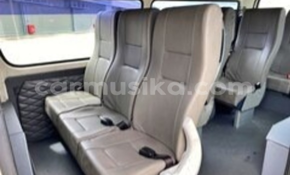 Nunua Ilio tumika Toyota Hiace Nyeupe Gari ndani ya Beitbridge nchini Matabeleland Kusini Nunua Ilio tumika Toyota Hiace Nyeupe Gari ndani ya Beitbridge nchini Matabeleland Kusini