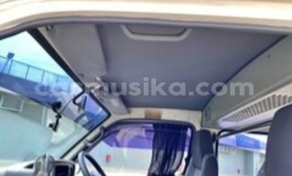Nunua Ilio tumika Toyota Hiace Nyeupe Gari ndani ya Beitbridge nchini Matabeleland Kusini Nunua Ilio tumika Toyota Hiace Nyeupe Gari ndani ya Beitbridge nchini Matabeleland Kusini