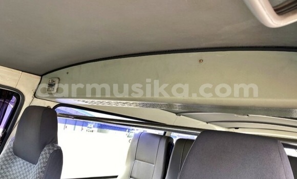 Nunua Ilio tumika Toyota Hiace Nyeupe Gari ndani ya Beitbridge nchini Matabeleland Kusini Nunua Ilio tumika Toyota Hiace Nyeupe Gari ndani ya Beitbridge nchini Matabeleland Kusini