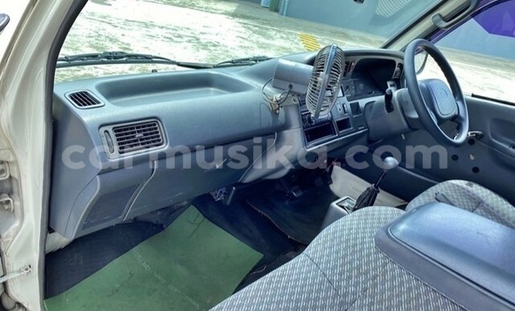 Nunua Ilio tumika Toyota Hiace Nyeupe Gari ndani ya Beitbridge nchini Matabeleland Kusini Nunua Ilio tumika Toyota Hiace Nyeupe Gari ndani ya Beitbridge nchini Matabeleland Kusini