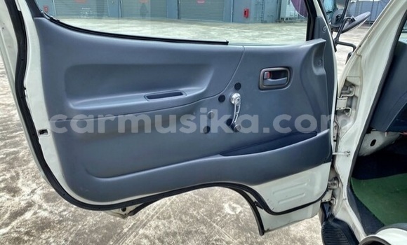 Nunua Ilio tumika Toyota Hiace Nyeupe Gari ndani ya Beitbridge nchini Matabeleland Kusini Nunua Ilio tumika Toyota Hiace Nyeupe Gari ndani ya Beitbridge nchini Matabeleland Kusini