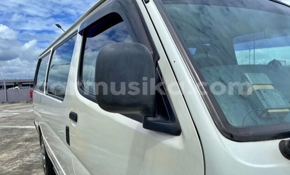 Nunua Ilio tumika Toyota Hiace Nyeupe Gari ndani ya Beitbridge nchini Matabeleland Kusini Nunua Ilio tumika Toyota Hiace Nyeupe Gari ndani ya Beitbridge nchini Matabeleland Kusini