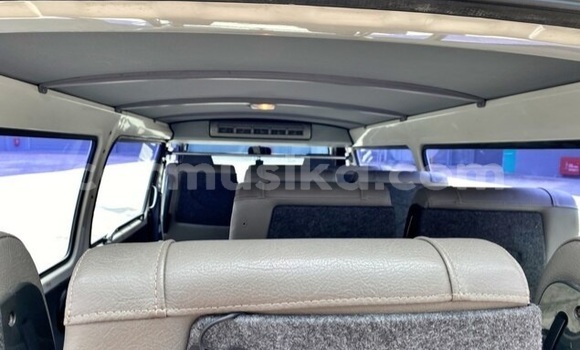 Nunua Ilio tumika Toyota Hiace Nyeupe Gari ndani ya Beitbridge nchini Matabeleland Kusini Nunua Ilio tumika Toyota Hiace Nyeupe Gari ndani ya Beitbridge nchini Matabeleland Kusini