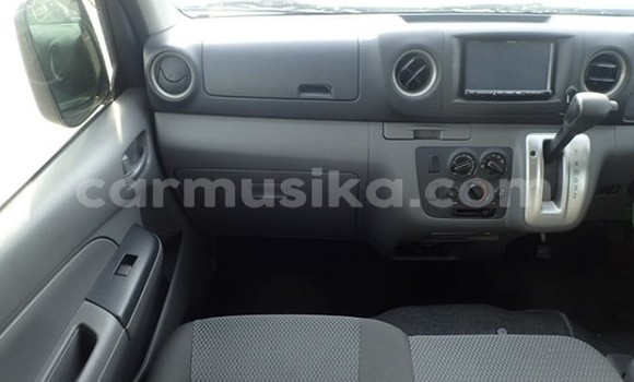 Tenga Tsaru Nissan NV350 Caravan Beige Mota in Beitbridge in Matabeleland South Tenga Tsaru Nissan NV350 Caravan Beige Mota in Beitbridge in Matabeleland South