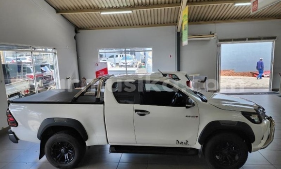 Tenga Tsaru Toyota Hilux Chena Mota in Beitbridge in Matabeleland South Tenga Tsaru Toyota Hilux Chena Mota in Beitbridge in Matabeleland South