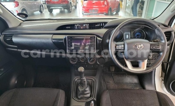 Tenga Tsaru Toyota Hilux Chena Mota in Beitbridge in Matabeleland South Tenga Tsaru Toyota Hilux Chena Mota in Beitbridge in Matabeleland South