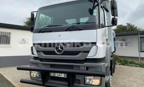 Acheter Occasion Voiture Mercedes‒Benz 300–Series Blanc à Beitbridge, Matabeleland South Acheter Occasion Voiture Mercedes‒Benz 300–Series Blanc à Beitbridge, Matabeleland South