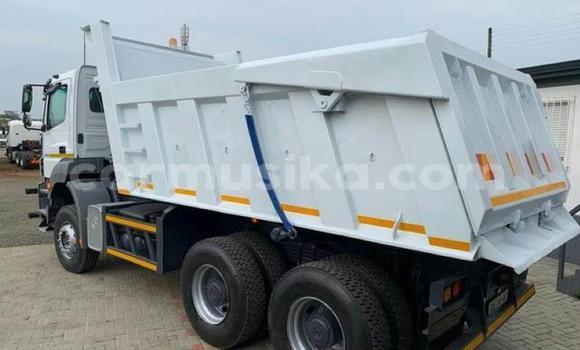 Acheter Occasion Voiture Mercedes‒Benz 300–Series Blanc à Beitbridge, Matabeleland South Acheter Occasion Voiture Mercedes‒Benz 300–Series Blanc à Beitbridge, Matabeleland South