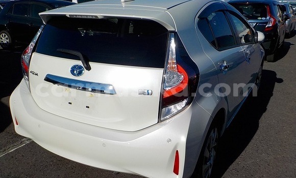 Acheter Occasion Voiture Toyota Aqua Blanc à Beitbridge, Matabeleland South Acheter Occasion Voiture Toyota Aqua Blanc à Beitbridge, Matabeleland South