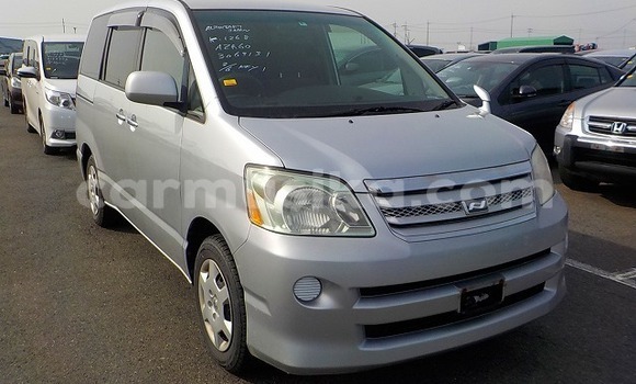 Buy Used Toyota Noah Silver Car in Beitbridge in Matabeleland South