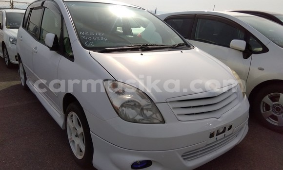 Buy Used Toyota Ipsum White Car in Beitbridge in Matabeleland South
