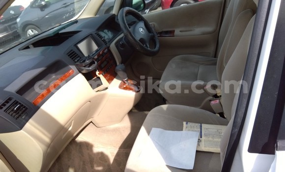 Buy Used Toyota Ipsum White Car in Beitbridge in Matabeleland South Buy Used Toyota Ipsum White Car in Beitbridge in Matabeleland South