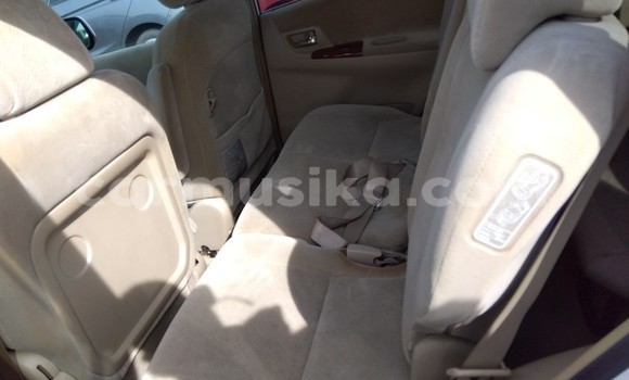 Buy Used Toyota Ipsum White Car in Beitbridge in Matabeleland South Buy Used Toyota Ipsum White Car in Beitbridge in Matabeleland South