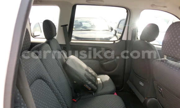 Nunua Ilio tumika Toyota FunCargo Nyeupe Gari ndani ya Beitbridge nchini Matabeleland Kusini Nunua Ilio tumika Toyota FunCargo Nyeupe Gari ndani ya Beitbridge nchini Matabeleland Kusini