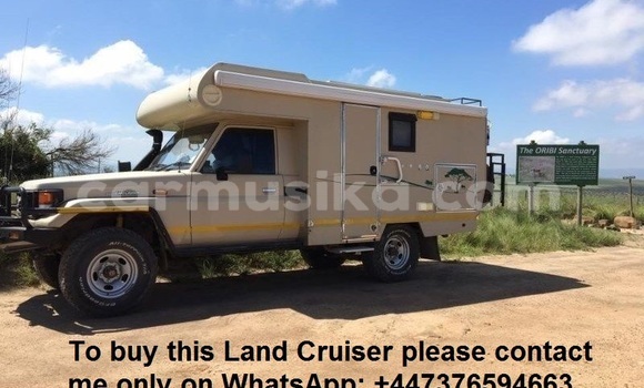 Tenga Tsaru Toyota Land Cruiser Beige Mota in Harare in Harare