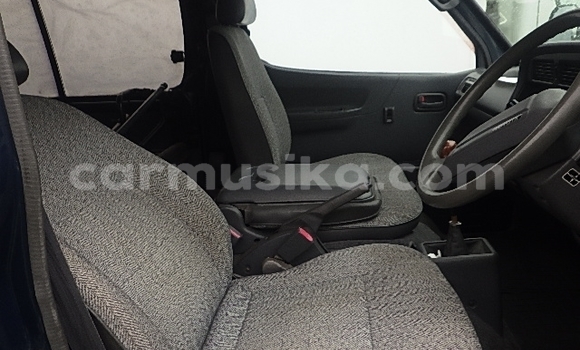 Nunua Ilio tumika Toyota Hiace Bluu Gari ndani ya Beitbridge nchini Matabeleland Kusini Nunua Ilio tumika Toyota Hiace Bluu Gari ndani ya Beitbridge nchini Matabeleland Kusini