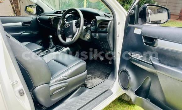 Nunua Ilio tumika Toyota Hilux Nyeupe Gari ndani ya Beitbridge nchini Matabeleland Kusini Nunua Ilio tumika Toyota Hilux Nyeupe Gari ndani ya Beitbridge nchini Matabeleland Kusini
