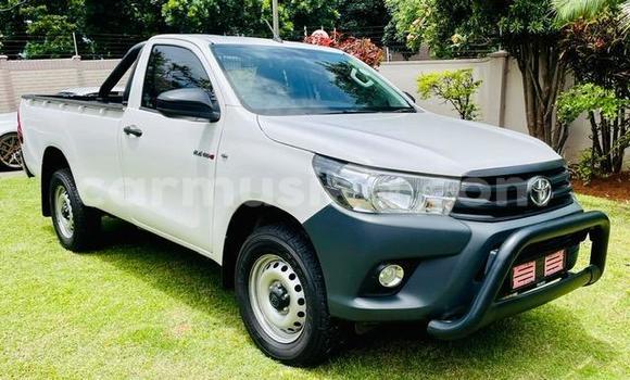 Nunua Ilio tumika Toyota Hilux Nyeupe Gari ndani ya Beitbridge nchini Matabeleland Kusini Nunua Ilio tumika Toyota Hilux Nyeupe Gari ndani ya Beitbridge nchini Matabeleland Kusini