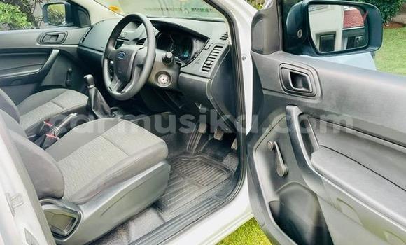 Nunua Ilio tumika Ford Ranger Nyeupe Gari ndani ya Beitbridge nchini Matabeleland Kusini Nunua Ilio tumika Ford Ranger Nyeupe Gari ndani ya Beitbridge nchini Matabeleland Kusini