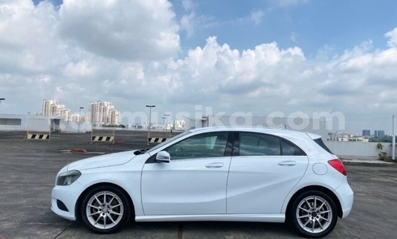 Acheter Occasion Voiture Mercedes‒Benz C–Class Blanc à Beitbridge, Matabeleland South Acheter Occasion Voiture Mercedes‒Benz C–Class Blanc à Beitbridge, Matabeleland South