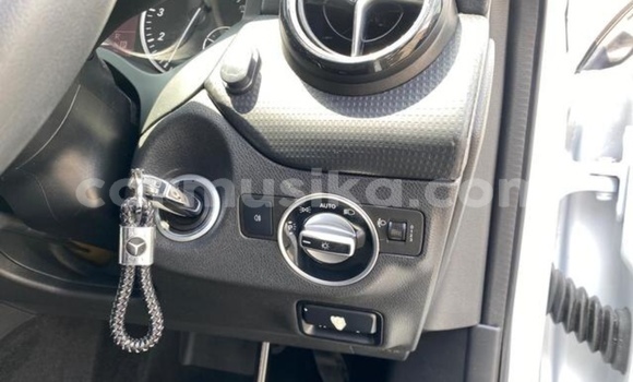 Acheter Occasion Voiture Mercedes‒Benz C–Class Blanc à Beitbridge, Matabeleland South Acheter Occasion Voiture Mercedes‒Benz C–Class Blanc à Beitbridge, Matabeleland South