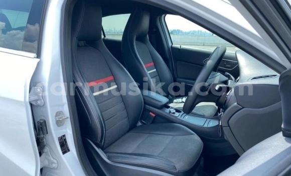 Acheter Occasion Voiture Mercedes‒Benz C–Class Blanc à Beitbridge, Matabeleland South Acheter Occasion Voiture Mercedes‒Benz C–Class Blanc à Beitbridge, Matabeleland South